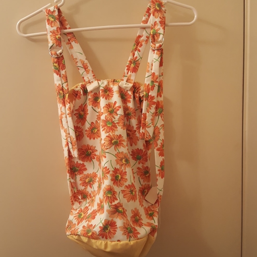 Floral backpack. - Picture 2 of 6